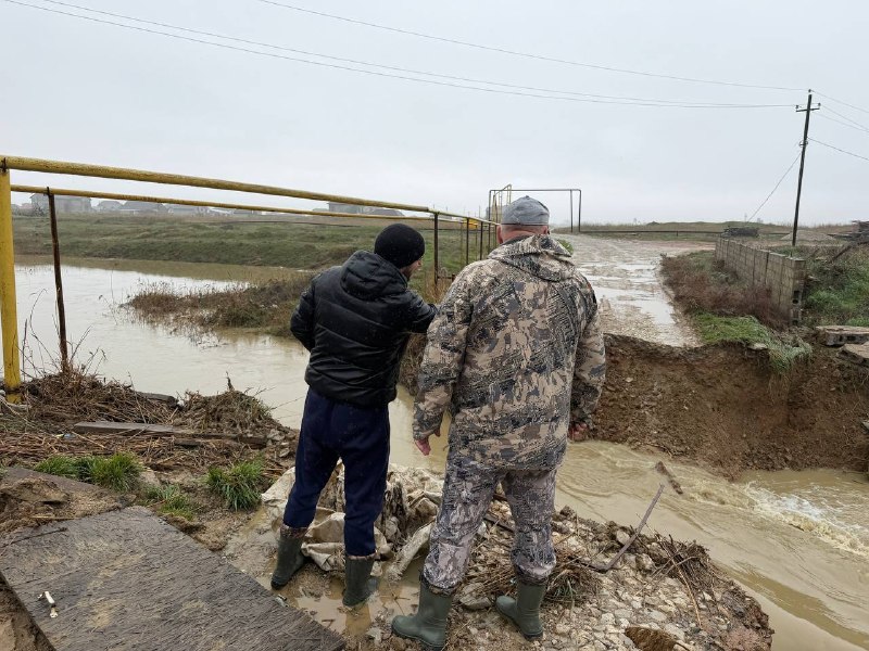 В Каспийске прошло заседание оперативного штаба под руководством главы города Бориса Гонцова. Обсуждались меры по ликвидации последствий подтоплений и  фото