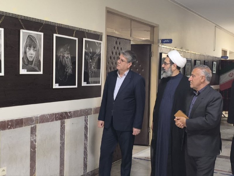 بازی دراز: نمایشگاه خوشنویسی و سیاه‌قلم در اسلام‌آبادغرب برپا شد🔹همزمان با هفته دولت، نمایشگاه خوشنویسی و سیاه‌قلم با حضور جمعی از 