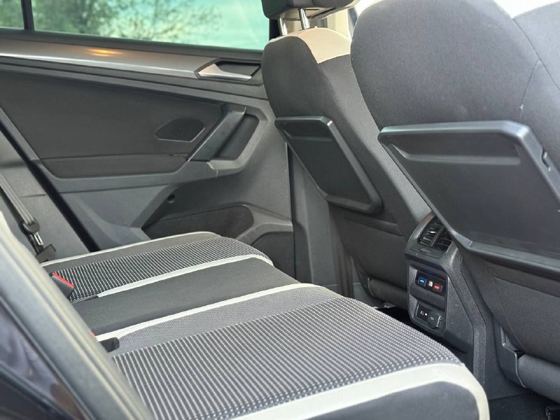 В продаже volkswagen tiguan(2020
Года)
‼️Возможна продажа в кредит‼️или обмен в обе стороны

✅Полностью в родном окрасе
✅Автомобиль в броне пленке
✅Мотор 2.0 (180 л. С)
✅Самый надежный автомат( не вариатор)
✅Максимальная комплектация(комплектация offroad)
✅Машина
Эксплуатировалась по трассе
✅По технике без вопросов. Двигатель работает ровно, коробка переключает мягко, ошибок нет.
Личный авто. Вложений не тpебует.
Полное tо в мае 2026г.
✅ Много ассистентов и дополнительных опций, саrрlаy и аndrоidаutо, топовая адаптивная оптика с вырезанием автомобилей.
✅ Зимний пакет: обогрев лобового стекла, руля, сидений, трехзонный климат контроль, обогрев зеркал, форсунок омывателя, заднего стекла.
✅ Все зоны риска (капот, бампер, фары, крылья, стойки) защищены премиальной полиуретановой бронепленкой llumаr.
✅Реальный пробег.
✅Только дилерское обслуживание масло только оригинал, каждые 5 тысяч км, масло в коробке поменяно.
✅ Без окрасов, лакокрасочное покрытие в идеальном состоянии, без царапин и сколов.
✅Без залогов, без кредитов и ограничений, без штрафов, полностью юридически чистый автомобиль.

Цена 2.595.000 торг на месте
Рассматриваю обмен в обе стороны

Номер телефона +7 949 382 2120( есть
Telegram) - фотография - 8