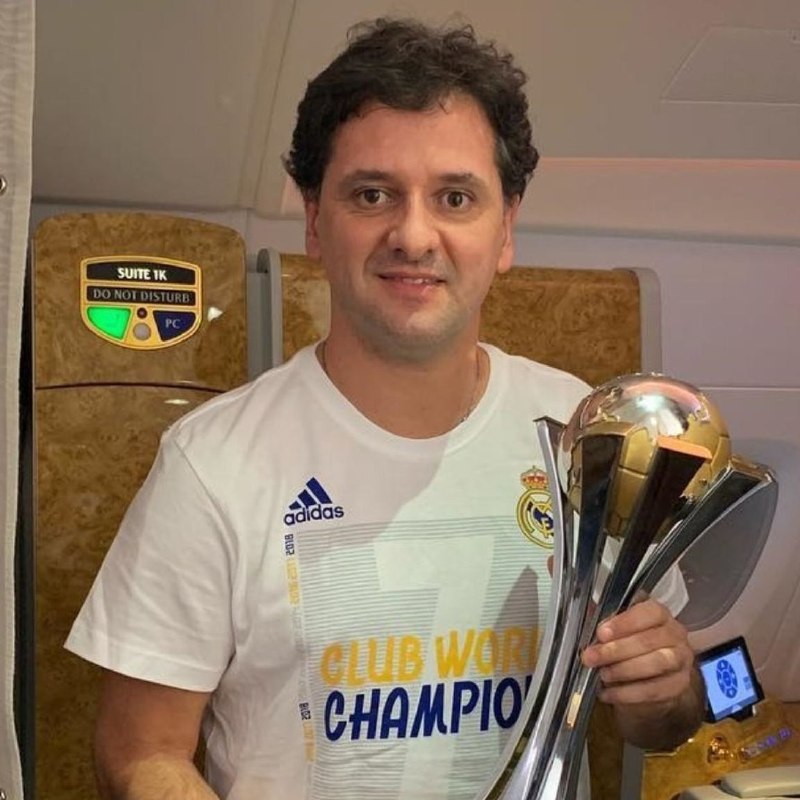 RealMadridFarsi: آاس صحبتهای مورینیو در کنفرانس خبری را تایید کرد و از کالافات به عنوان کسی که خرید کارلوس اسپی را پیشنهاد کرده نام برد.@