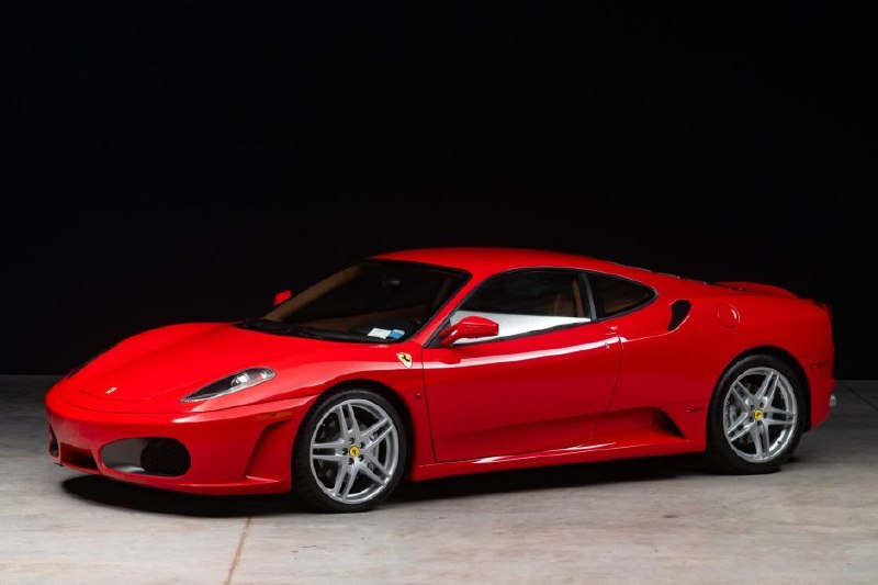 🌟🚗 Вчера в мире автолюбителей всплыла невероятная находка: 2006‑год Ferrari F4