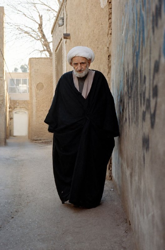 وارثون: پرسش و پاسخ از آیتالله بهجت❓زیاد مرتکب معاصی میشوم و هرچه تلاش میکنم، موفق نمیشوم.📝 جواب: بسمهتعالی، نقل شده از أحد