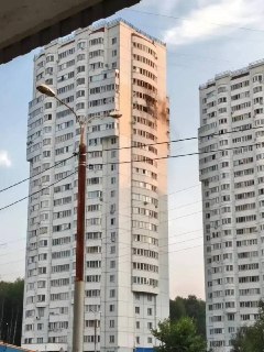В Подмосковье после атаки украинских дронов повреждены дома в Чехове и загорелся склад под ПодольскомНесколько объектов в Московской области пострадали после ночной атаки украинских беспилотников. Губернатор региона Андрей Воробьев сообщил о повреждениях в