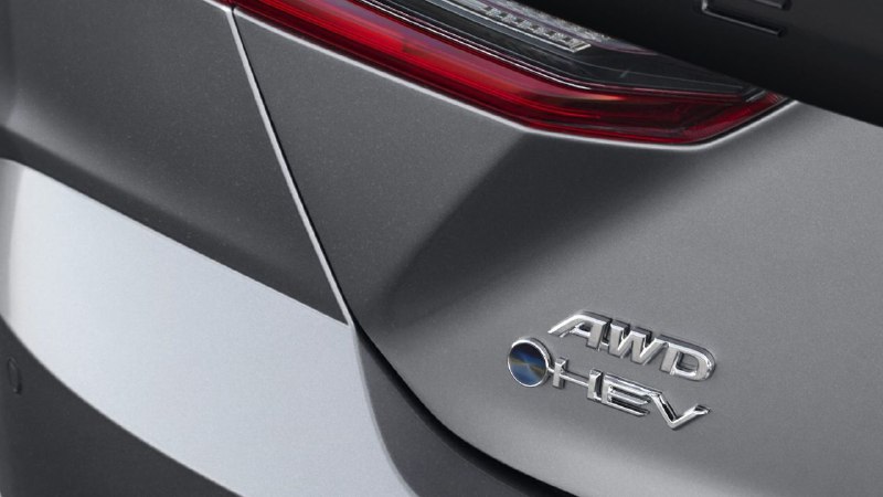 Toyota отзывает 55 000 гибридных автомобилей Camry и Corolla Cross из-за риска возгорания.