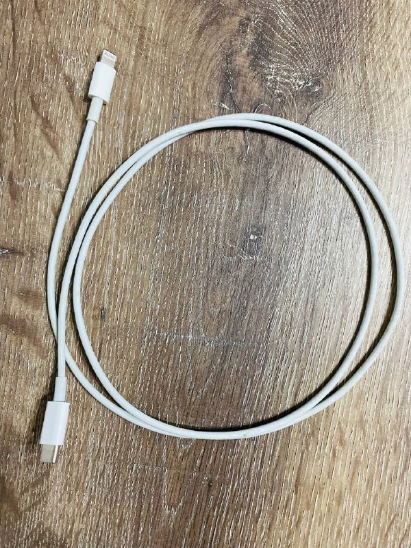 Кабель Lightening Type-C, длина провода около 1 м. Цена 10 лари. Район старый город. — фото 1