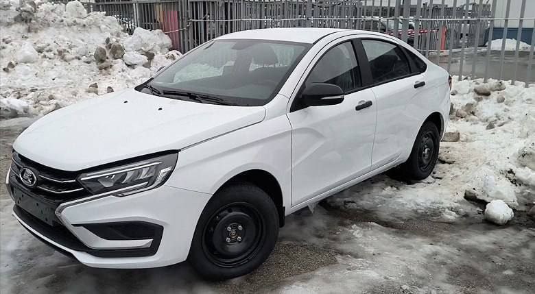 В России стартовали продажи «пустых» Lada Vesta — за почти 1,5 миллиона рублей.