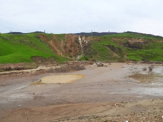 В Дагестане продолжают разбирать последствия мощных паводков.Сотни семей остались без нормального быта, а региону сейчас нужна не только работа экстренных служб, но и обычная человеческая помощь. К поддержке подключаются разные организации и крупные игроки