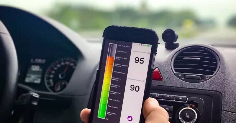 В ОАЭ с наступлением лета начали активно наказывать владельцев шумных автомобилей - им грозит штраф 