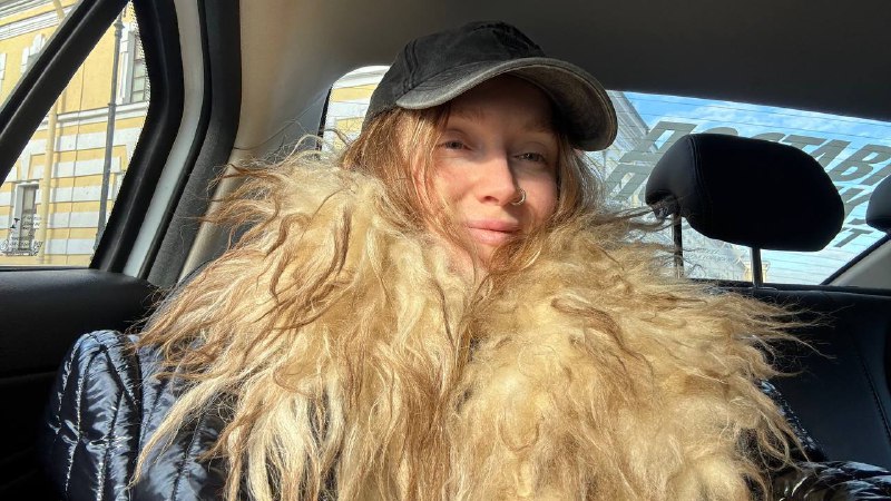 Полтора дня в Питере и те на пересборы под другой клип😵‍💫Готовлю серию париков для артистки, с которой работаю не первый клип. Хочу сказать, чтобы это будет наш самый необычный опыт. Поделюсь результатами после выхода видео ✌🏻Полтора дня в Питере и те на пересборы под другой клип😵‍💫Готовлю серию париков для артистки, с которой работаю не первый клип. Хочу сказать, чтобы это будет наш самый необычный опыт. Поделюсь результатами после выхода видео ✌🏻