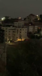 פציעות מחנק כתוצאה מירי כוחות הכיבוש פצצות גז מדמיע כבדות במהלך הפשיטה על הכפר אל-מוג'יר, צפונית מזרחית לרמ…