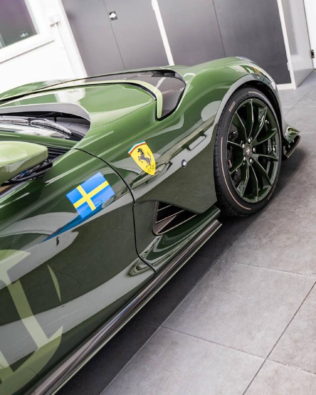 Ferrari 812 Competizione 8