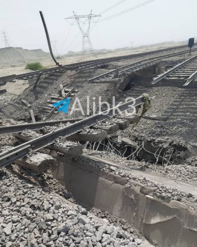 ההפצצה האמריקנית שכיוונה קו רכבת, אמש, בתחנת צומת הרכבת בעיר בנדר עבאס שבאיראן.