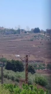 إسرائيل تحرق منازل في حداثا جنوب لبنان