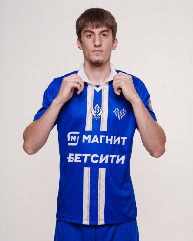 ⚽️ Игроки махачкалинского «Динамо» Ильяс Ахмедов и Никита Воронин включены в расширенный состав молодежной сборной России фото