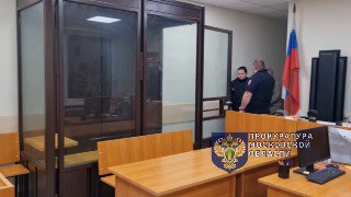 Владелицу сети рехабов Анну Хоботову отправили в СИЗО до 22 января 2026 года — на допросе девушка вину не признала.Активистку обвинили сразу по трём статьям — оказание небезопасных услуг для несовершеннолетних, ограничение свободы и истязания. Дело на личн