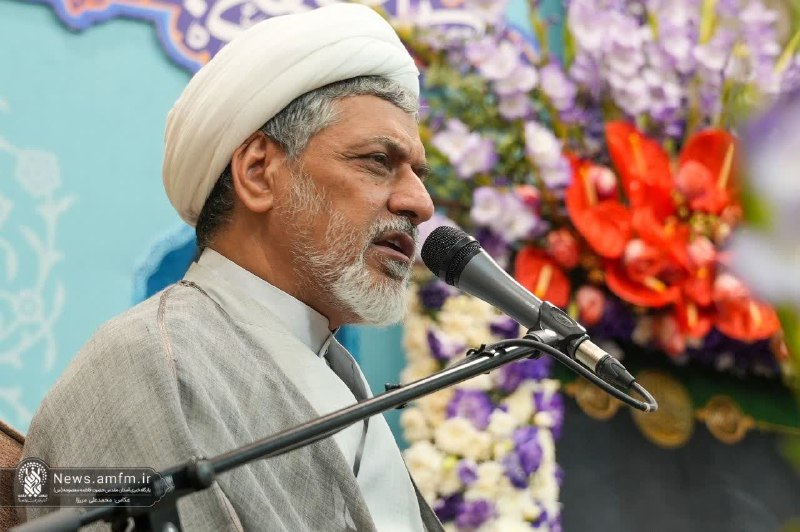 حرم حضرت معصومه علیهاالسلام: 💠 در برابر اشغالگری و استعمار، تسلیم شدن راه حل نیست▫️حجتالاسلام والمسلمین ناصر رفیعی در محفل معارفی شب گذشته حرم مطهر