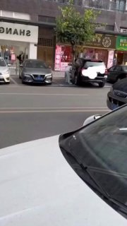 Понаставят тут деревьев, выехать невозможно 🤣