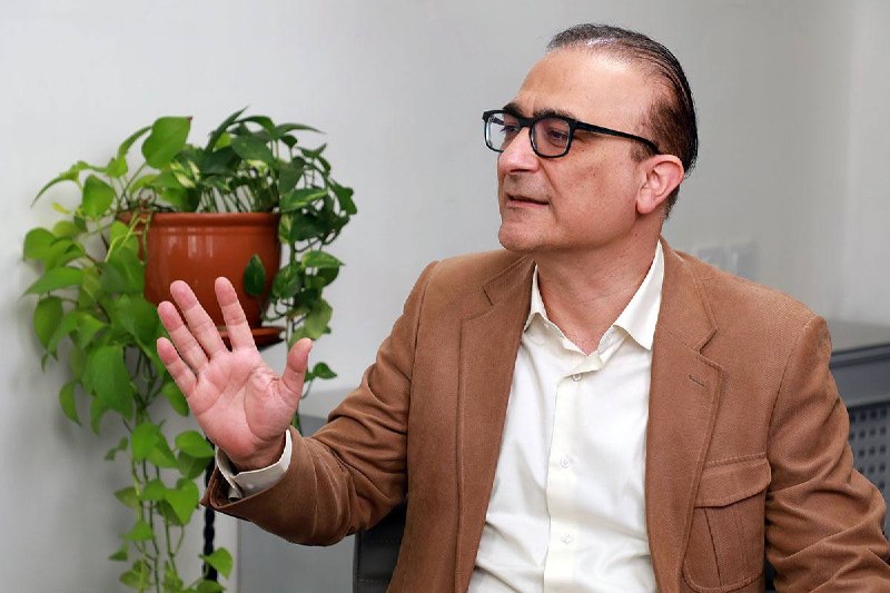 زواره نیوز: ⭕️ آقای سید جمال هادیان از همشهریان زواره ای و مدیر عامل انتشارات علمی و فرهنگی در گفتگویی باعصر ایران از روزهای پرفراز 