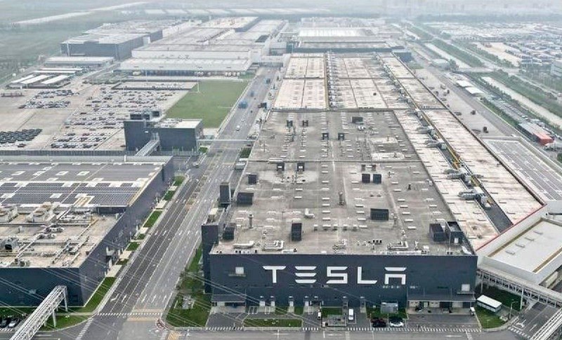 Tesla построила гигафабрику по производству аккумуляторов в Шанхае всего за семь месяцев