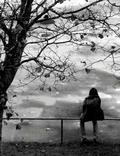 Tɧҽ Եoωη oԲ şԵiςӄeŗş: ✿༄❀🤍❀༄✿تنهاییهیولای عجیبی ست،روزهای هفته را می بلعدغروب جمعه بالا می آورد...#مرتضی_حیدری#غروب_جمعه_دور_از_تنهایی..