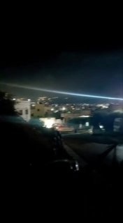 צבא הכיבוש עוצר נהג מונית ומענה אותו במהלך ההסתערות על העיירה בית פוריק ממזרח לשכם.