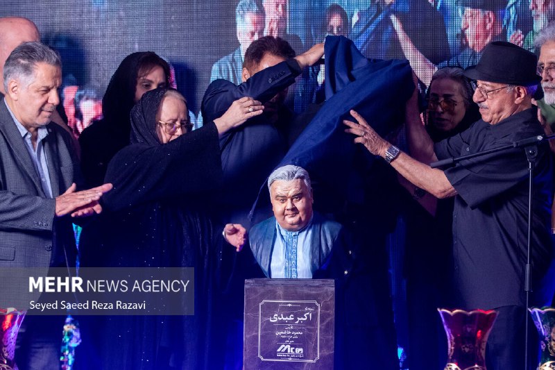 خبرگزاری مهر: 📸 مراسم چهلمین روز درگذشت زنده‌یاد «اکبر عبدی»🔺مراسم چهلمین روز درگذشت زنده‌یاد «اکبر عبدی» شامگاه شنبه ۱۴ شهریور ماه ۱۴