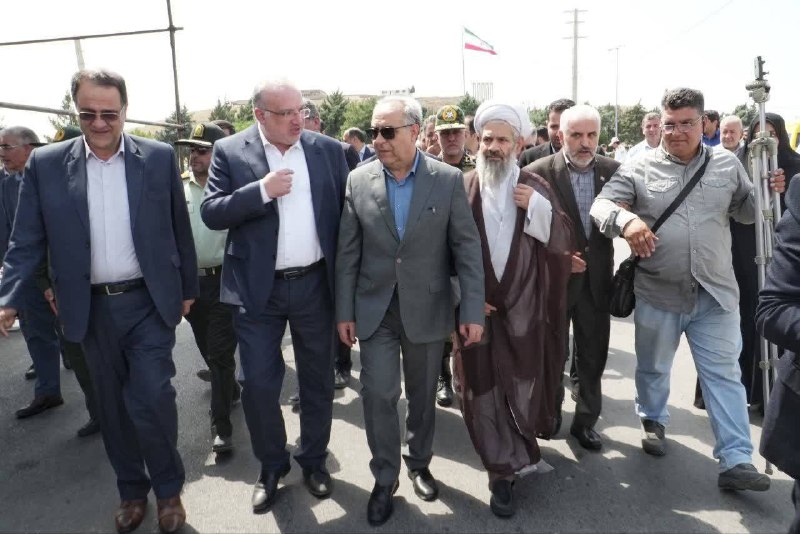 استانداری آذربایجان شرقی: با حضور استاندار آذربایجان شرقی؛🔹*بلوار شهید پرکار مراغه به بهرهبرداری رسید🔹رونمایی از ۱۲ اتوبوس شهری در مراغه*آیین افت
