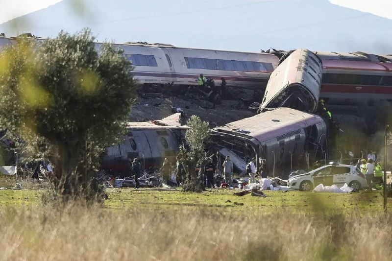 68 הרוגים וגז מדמיע במדריד אסון שתי הרכבות מצית את הרחוב