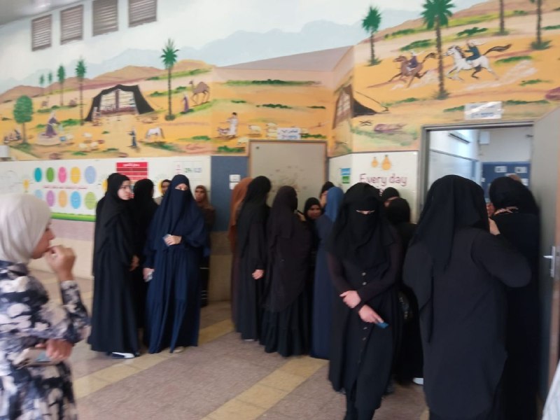 העמוד העברי של עמית סגל: משקיפים ברהט שבנגב דיווחו כי שיעור ההשתתפות בקלפיות הגיע לחמישים אחוז.