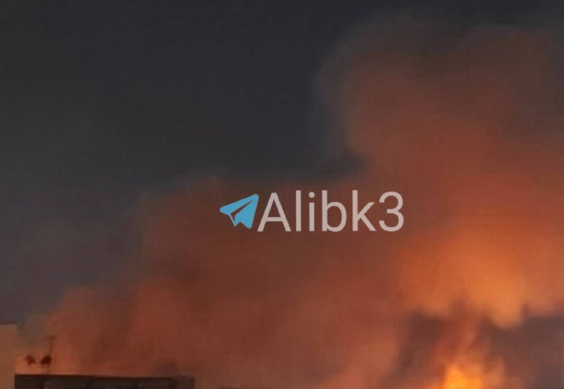 תמונות של עמודי עשן עולים בבושהר