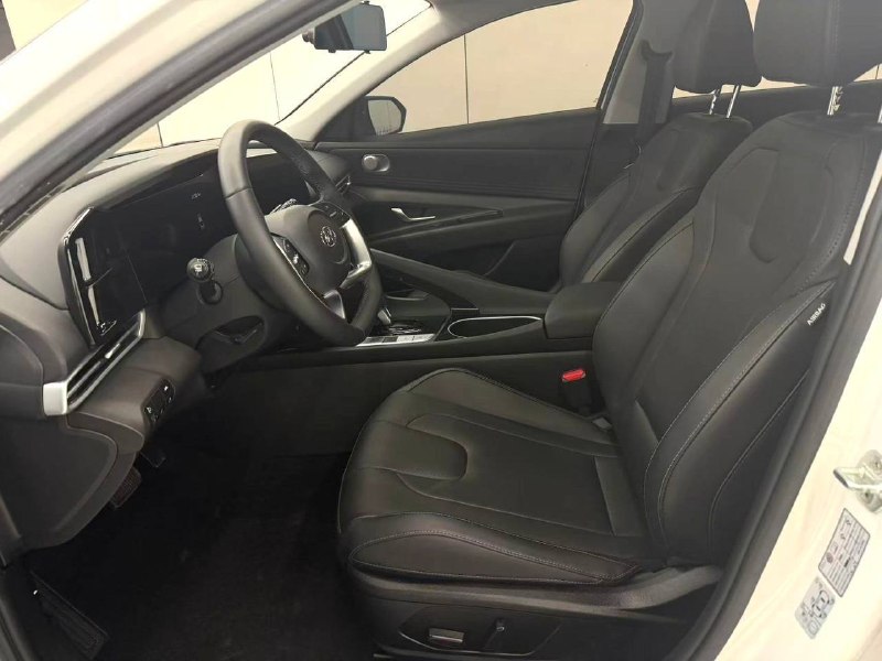 Hyundai Elantra фото 7