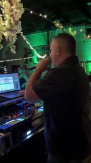 Директора школы в Оклахоме, который предотвратил скулшутинг, выбрали королем выпускного бала, пишет New York Post. В апреле в школу Полс-Валли пришел бывший ученик ― 20-летний Виктор Ли Хокинс, вооруженный двумя полуавтоматическими пистолетами. Он приказал