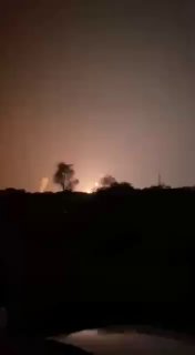 🔴 תמונות של תקיפות אוויריות אמריקאיות לאי קשם.