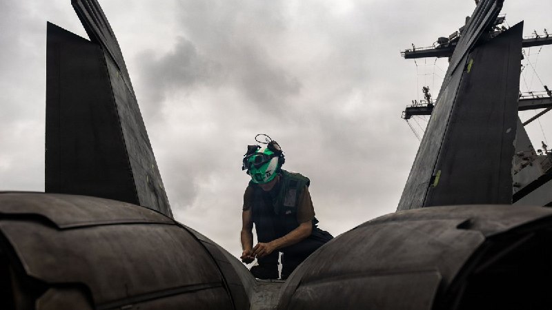 נכון ל-8 באוגוסט, CENTCOM הפנה מחדש 53 ספינות מסחריות, השביתה 2 ועלתה על 2. הצבא האמריקני גם איפשר ליותר מ…
