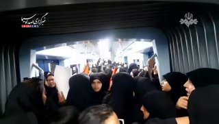 🎦 אלוהים גדול, גויאנים הולכים לקבור את מנהיג המהפכה שנהרג