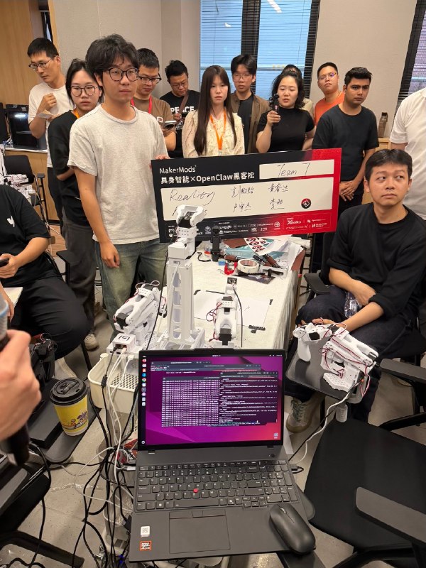 今天机器人黑客松的冠军🏆是Xbotics团队的HomeClaw钳伴队长是来自杭州的开发者陈老师冠军奖品是RWKV赞助的3D打印机今天机器人黑客松的冠军🏆是Xbotics团队的HomeClaw钳伴队长是来自杭州的开发者陈老师冠军奖品是RWKV赞助的3D打印机
