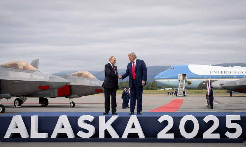 Встреча Владимира Путина и Дональда Трампа в Анкоридже прошла год назад