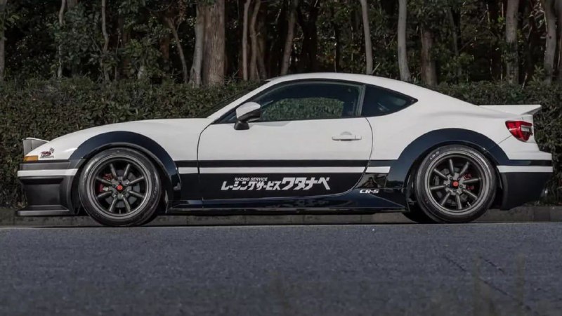Toyota GR86 получила тюнинг с выдвижными фарами в стиле легендарной AE86 из 80-х. 2