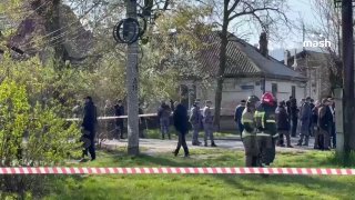 Коммунальщик погиб при взрыве во время погрузки мусора в Северной Осетии.  Взрыв прогремел утром на углу улицы Интернациональной и Партизанского переулка — в момент, когда рабочий грузил контейнеры. Мужчина получил смертельные травмы.  Силовики и экстренны