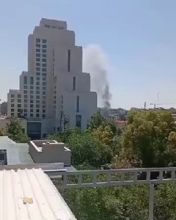 משהד מסביר את הקרבה של פיצוצים למלון ארבע העונות, בו נמצאים נשיא צרפת והמשלחת הנלווית אליו.