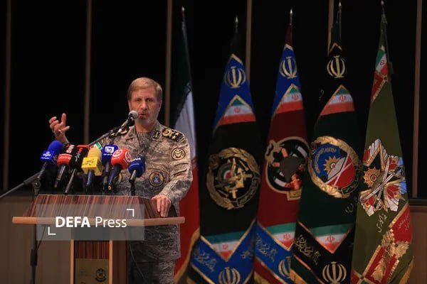 خبرگزاری دفاع مقدس: 💢سرلشکر حاتمی: جایزه ۳۰ هزار‌ دلاری برای کشتن یا اسارت نیروهای متجاوز آمریکایی/ تولید تجهیزات دفاعی ما توقف‌ناپذیر است 🔸