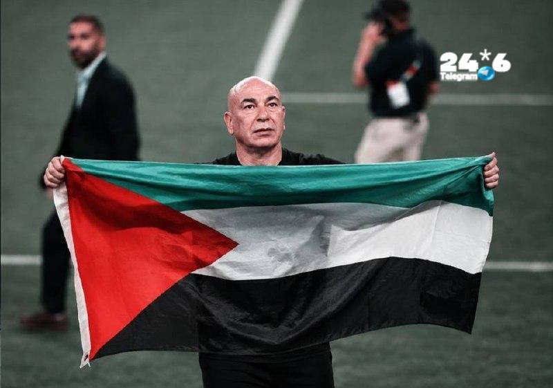 מאמן נבחרת מצרים הניף את "דגל העם המומצא" לאחר ניצחון