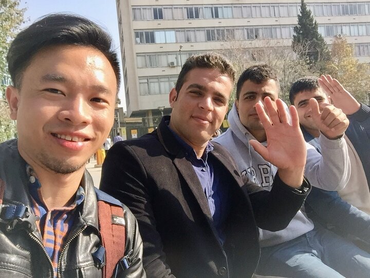 我在伊朗下公車20秒，就被陌生人帶去抽水煙