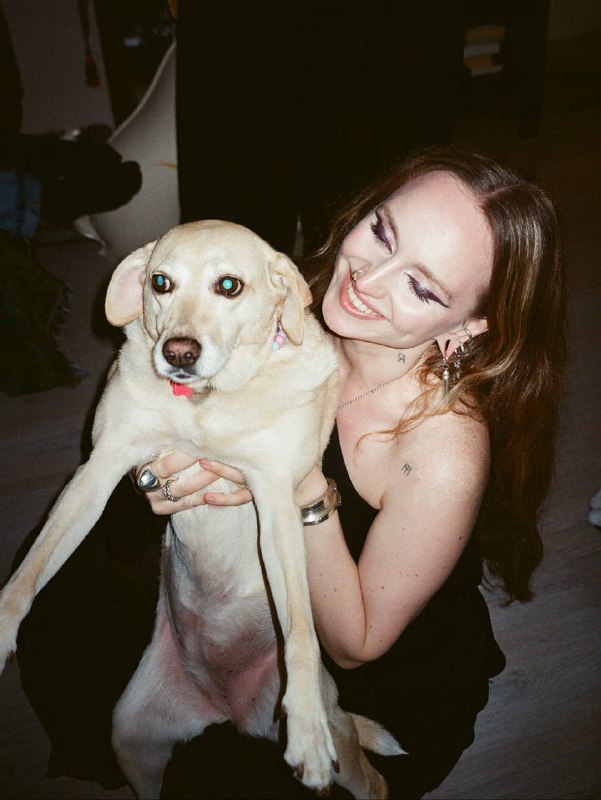 КСАТИ, забыла о важном! Это Жужа — собака, дочь и талисман всех мастерских, старых и новых, хозяйки бренда Валерии Бондаренко