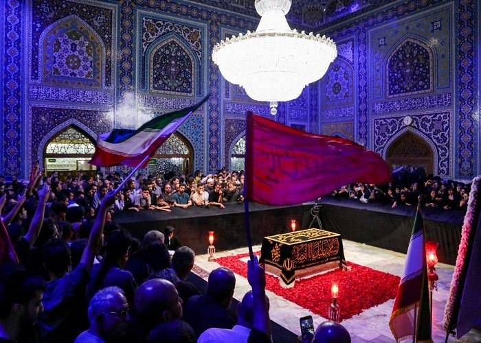 شبکه خبری العالم: گزارش تصویری از مراسم بزرگداشت چهلم «آقای شهید ایران» از سوی رهبر معظم انقلاب در حرم مطهر رضویfa.alalam.net🆔 Telegram |