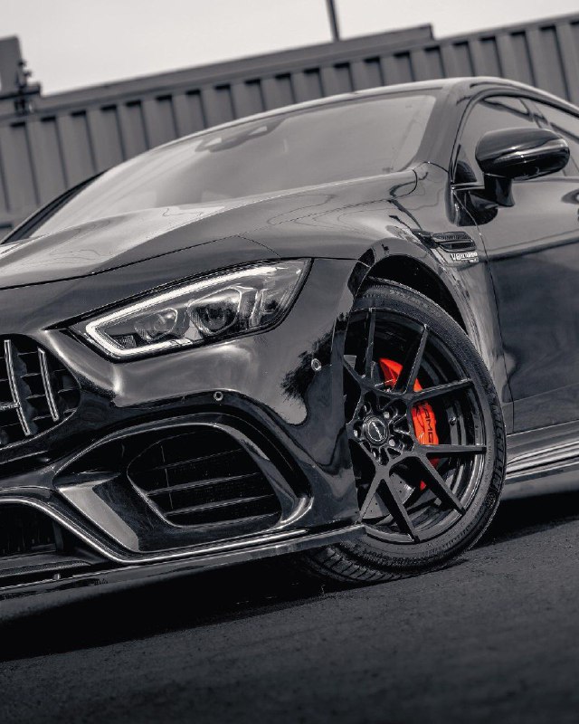 Mercedes-Benz AMG GT 63S 10