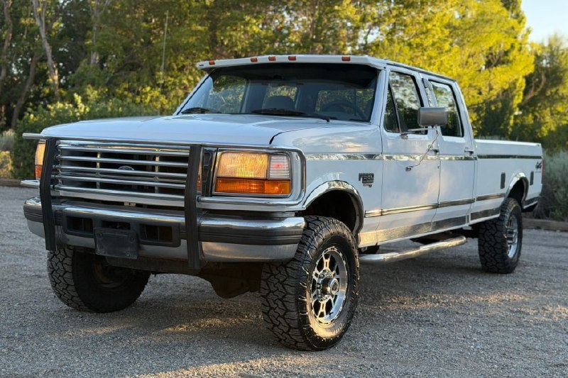 💬 Редакция разбирает легендарного 1995 Ford F‑350 XLT Crew Cab в полный разСего