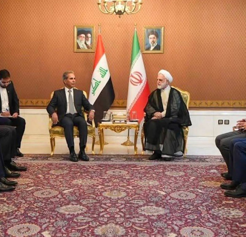 روزنامه ایران: ⭕ دیدار رئیس شورای عالی قضایی عراق با رئیس قوهقضائیه🔹 فائق زیدان، رئیس شورای عالی قضایی عراق، با غلامحسین محسنیاژهای،