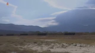 צבא צפון קוריאה ערך הפגנה לוהטת של מערכת משגרי הרקטות שלו בקוטר 600 מ"מ בנוכחות המנהיג קים ג'ונג און ובתו ג…