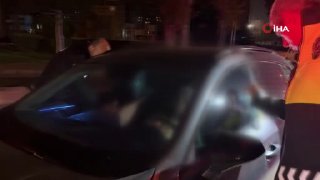 בזמן שהמתינו ברמזור אדום בקייסרי, הנהג והנוסע נרדמו והמשטרה התקשתה להעיר אותם. הנהג, שנקבע כי הוא שיכור בשי…